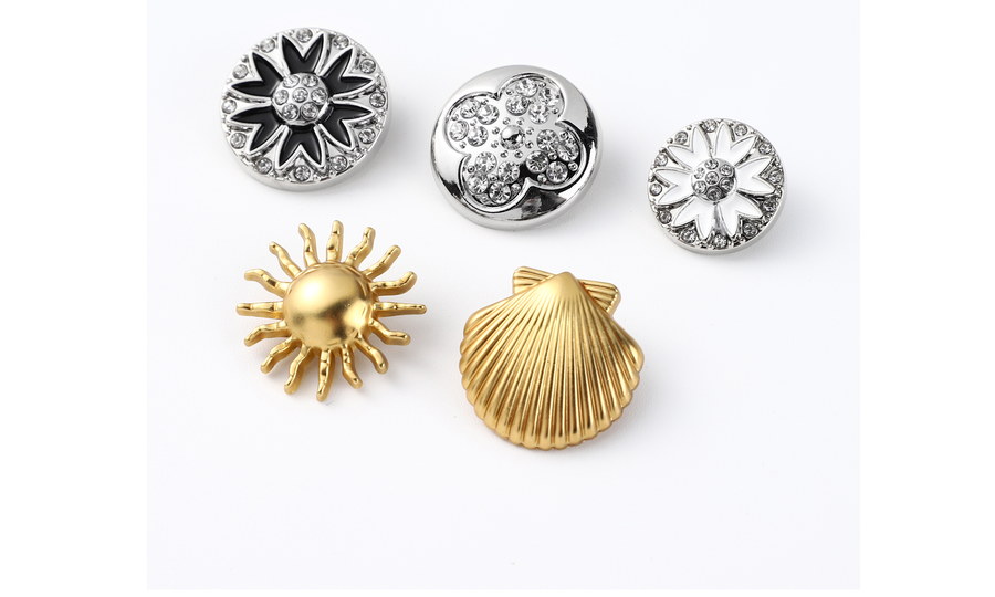 Metal buttons from our Ruian factory — silver crystal shank buttons and gold decorative buttons