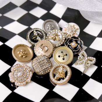 Fashion women's button